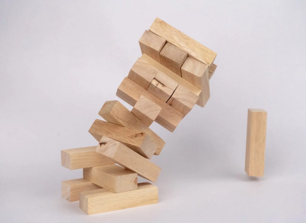 tour de jenga qui tombe